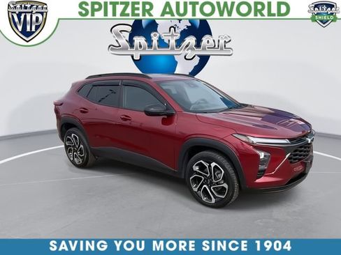 Used 2024 Chevrolet Trax RS w/ Sunroof Package FWD image 3