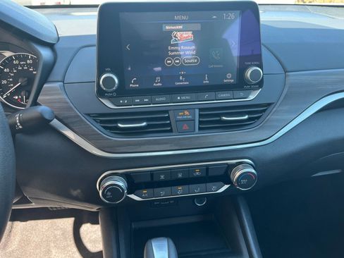 Used 2025 Nissan Altima 2.5 SV image 17