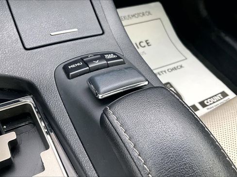 Used 2013 Lexus ES 300h image 34