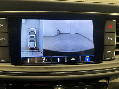 Used 2024 Buick Enclave Premium image 38