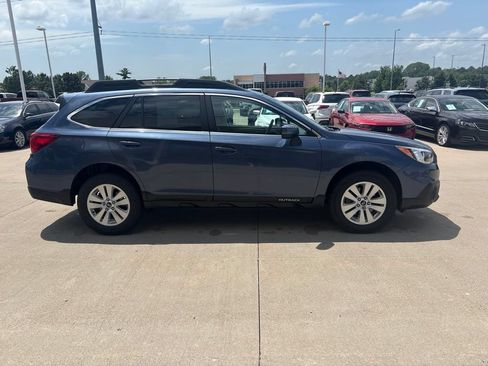Used 2017 Subaru Outback 2.5i Premium AWD/4WD image 4