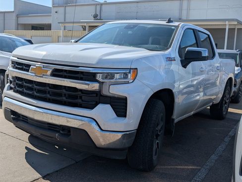 Used 2022 Chevrolet Silverado 1500 LT w/ Z71 Off-Road Package image 7