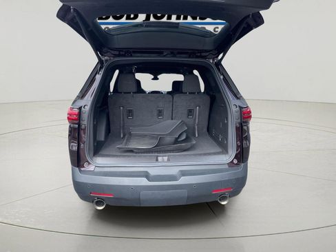 Used 2022 Chevrolet Traverse LT image 9