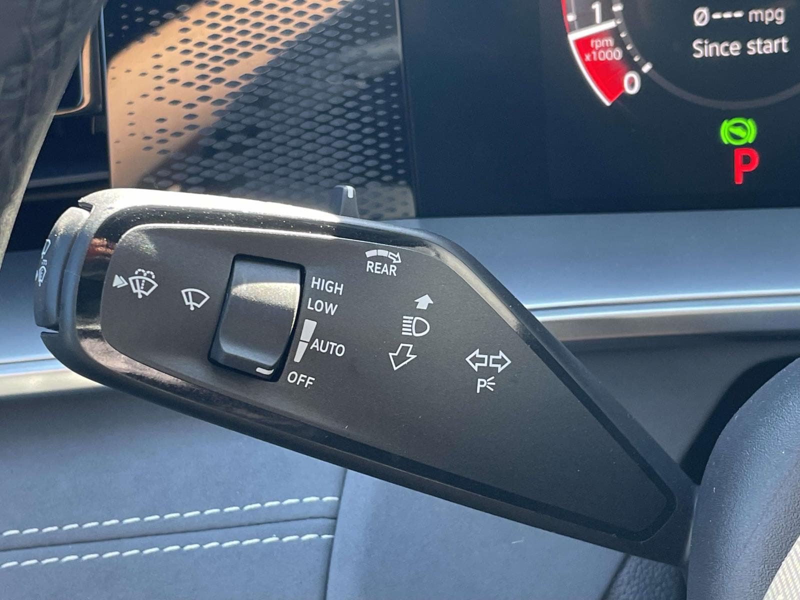 New 2026 Volkswagen Tiguan SE R-Line FWD image 25