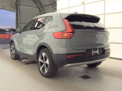Used 2025 Volvo XC40 B5 Plus AWD/4WD image 8