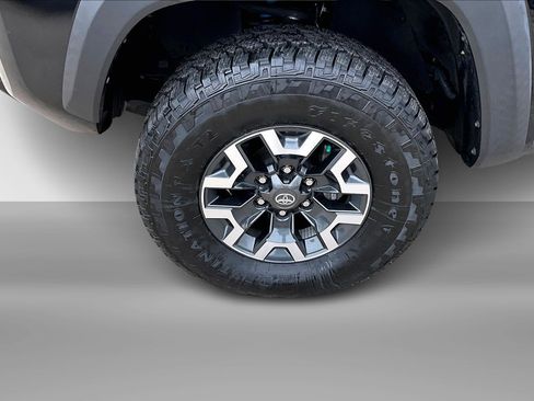 Used 2021 Toyota Tacoma TRD Off-Road image 2