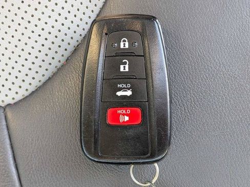 Used 2018 Toyota Camry XLE FWD image 28
