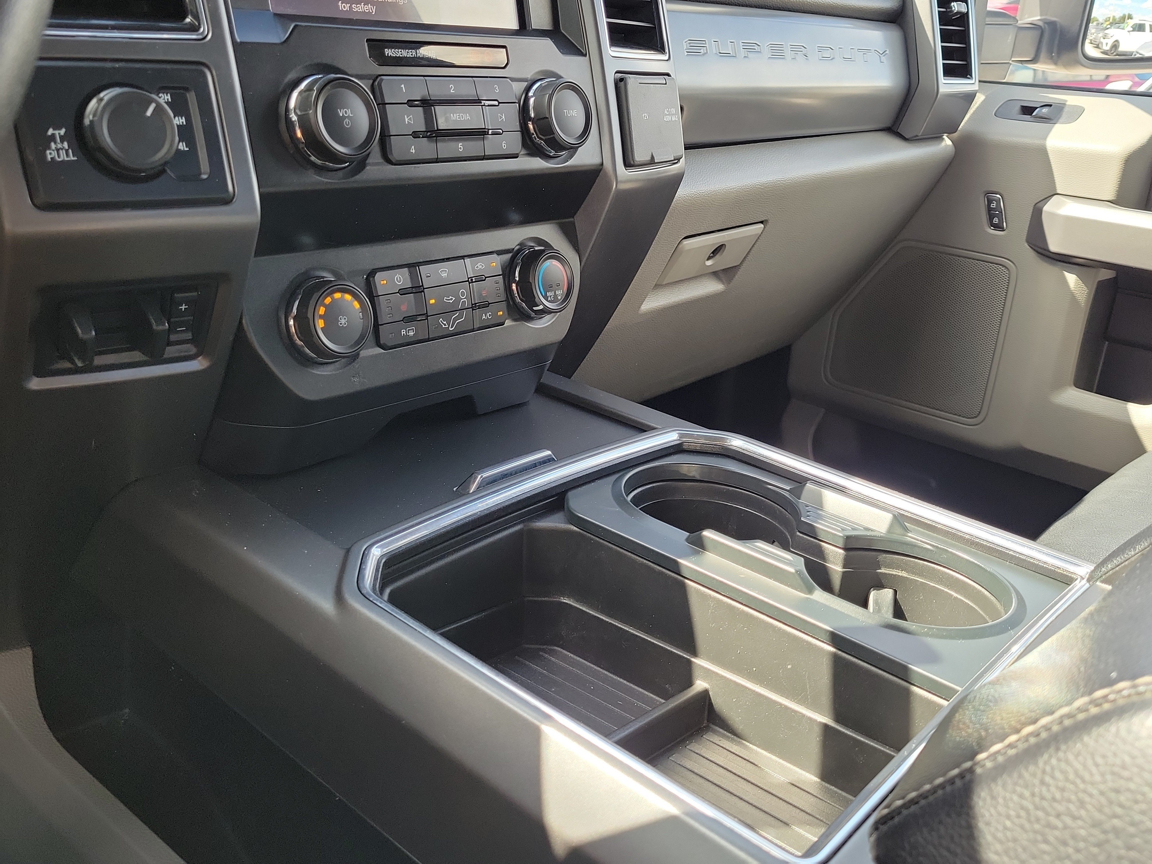 Used 2019 Ford F250 XLT w/ XLT Premium Package AWD/4WD image 26