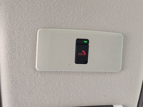 Used 2023 Nissan Versa SR w/ Trunk Package image 25