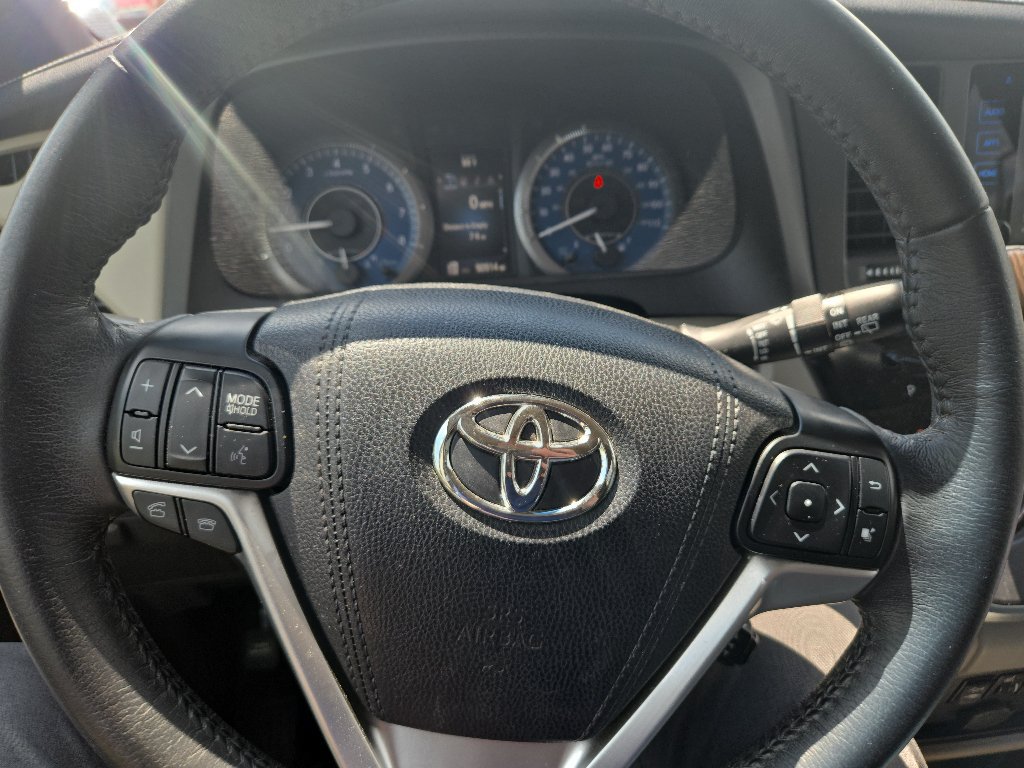 Used 2017 Toyota Sienna XLE w/ XLE Navigation Package FWD image 7