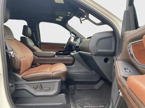 Used 2025 Ford Expedition King Ranch AWD/4WD image 17