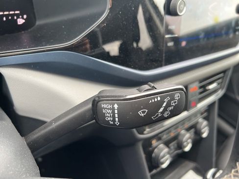 Used 2024 Volkswagen Taos SE image 12