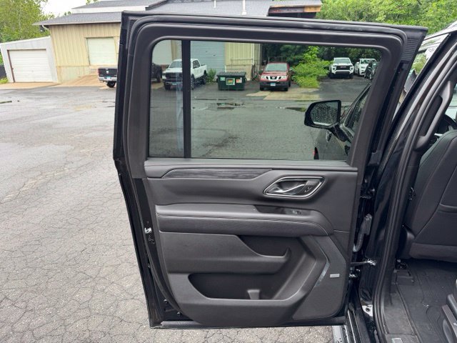 Used 2023 GMC Yukon XL SLT w/ SLT Luxury Package AWD/4WD image 18