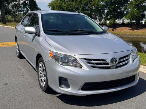 Used 2013 Toyota Corolla LE image 19