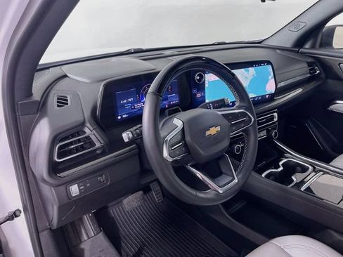 Used 2025 Chevrolet Traverse High Country FWD image 10