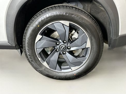 Used 2025 Nissan Rogue SV image 11