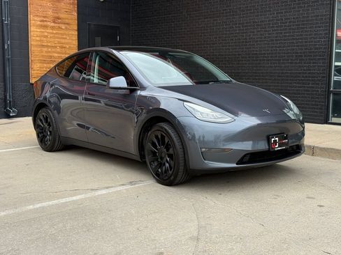 Used 2021 Tesla Model Y Long Range AWD/4WD image 10