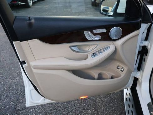 Used 2019 Mercedes-Benz GLC 350e 4MATIC image 24