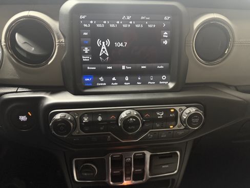 Used 2022 Jeep Wrangler Unlimited Sahara image 19