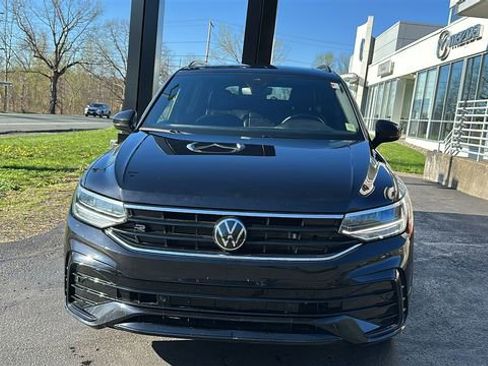 Used 2024 Volkswagen Tiguan SE R-Line AWD/4WD image 2
