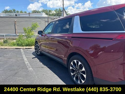 Used 2022 Kia Carnival EX FWD image 5
