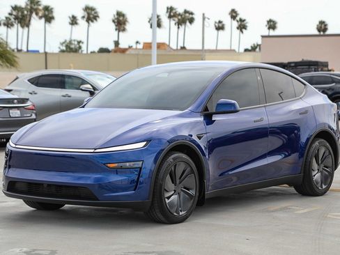 Used 2026 Tesla Model Y Long Range image 3