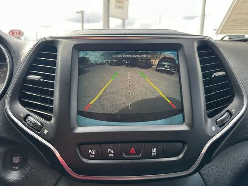 Used 2023 Jeep Cherokee Altitude Lux image 18