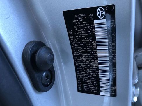 Certified 2025 Toyota Corolla LE image 32