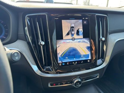 Certified 2025 Volvo V60 B5 Cross Country Ultra w/ Protection Package Premier image 15
