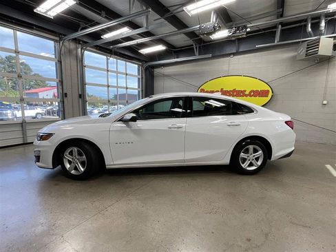 Used 2023 Chevrolet Malibu LT FWD image 2