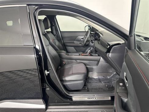 New 2025 Nissan Kicks SR w/ Illumination Package image 10