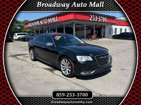 Used 2019 Chrysler 300 Limited RWD image 1