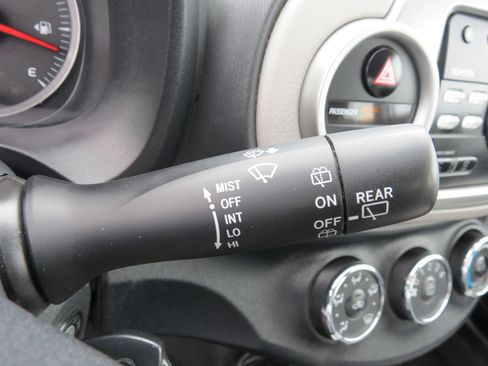 Used 2014 Toyota Yaris L image 16