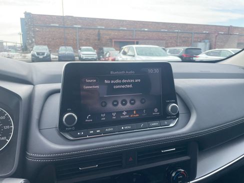 Used 2025 Nissan Rogue SV image 20