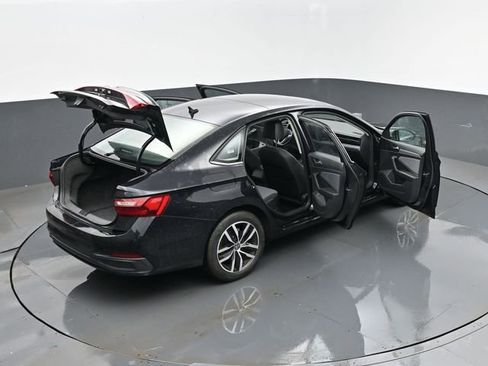 Used 2025 Volkswagen Jetta SE FWD image 25