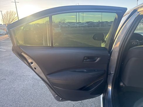 Used 2025 Toyota Corolla LE image 22