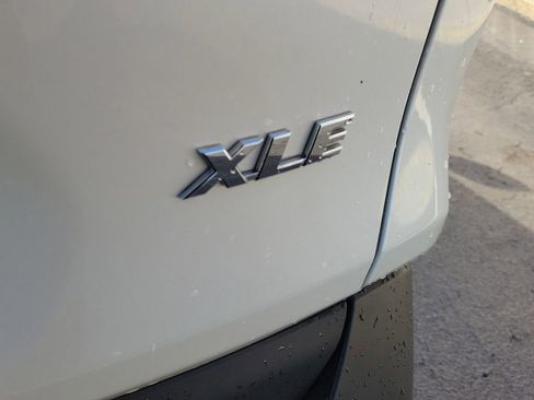 Used 2021 Toyota RAV4 XLE Premium image 7