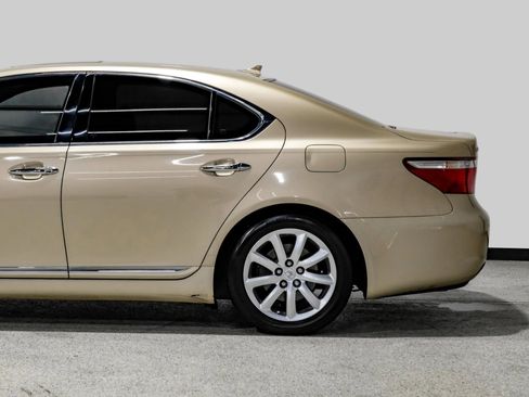 Used 2007 Lexus LS 460 RWD image 17