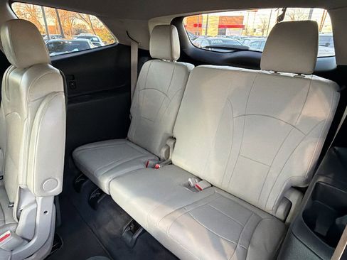 Used 2021 Buick Enclave Essence image 18