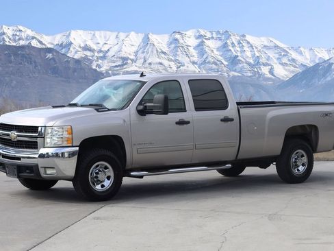 Used 2009 Chevrolet Silverado 3500 LT w/ Exterior Plus Package AWD/4WD image 2