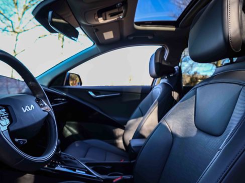 Certified 2025 Kia Niro SX Touring image 8