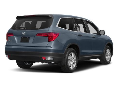 Used 2017 Honda Pilot LX image 2
