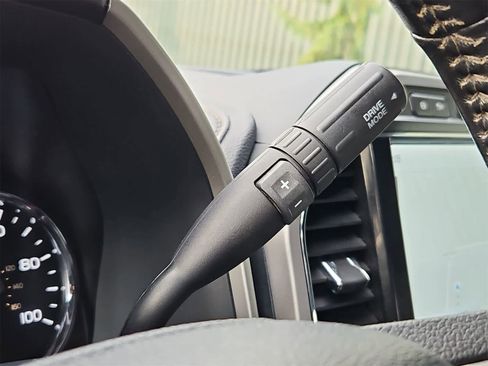 Used 2022 Ford F350 Lariat w/ FX4 Off-Road Package image 32