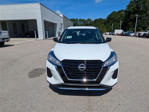 New 2025 Nissan Kicks Play S image 8
