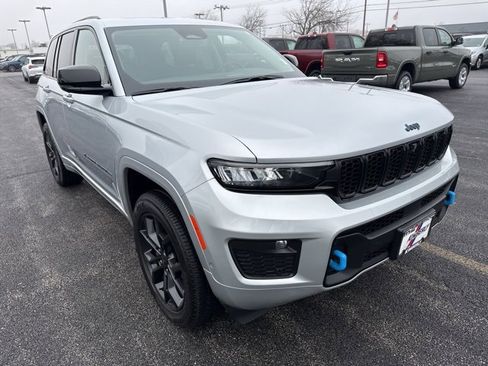Used 2023 Jeep Grand Cherokee 30th Anniversary image 14