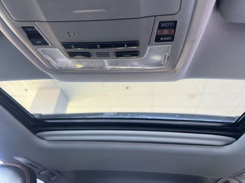Used 2019 Toyota Highlander XLE FWD image 65