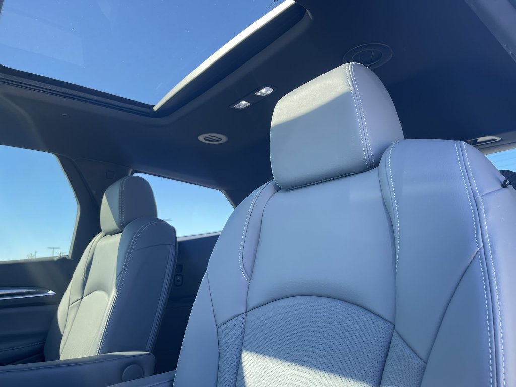 Used 2022 Buick Enclave Premium AWD/4WD image 28