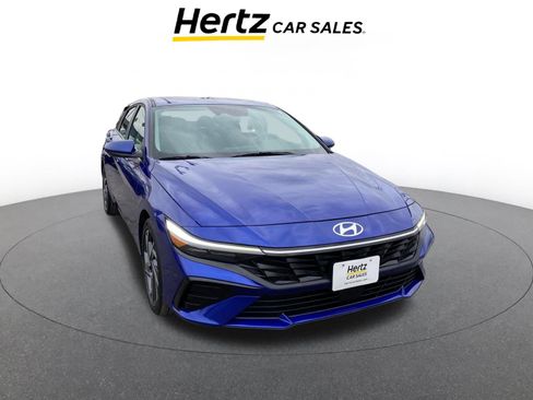 Used 2025 Hyundai Elantra SEL image 1