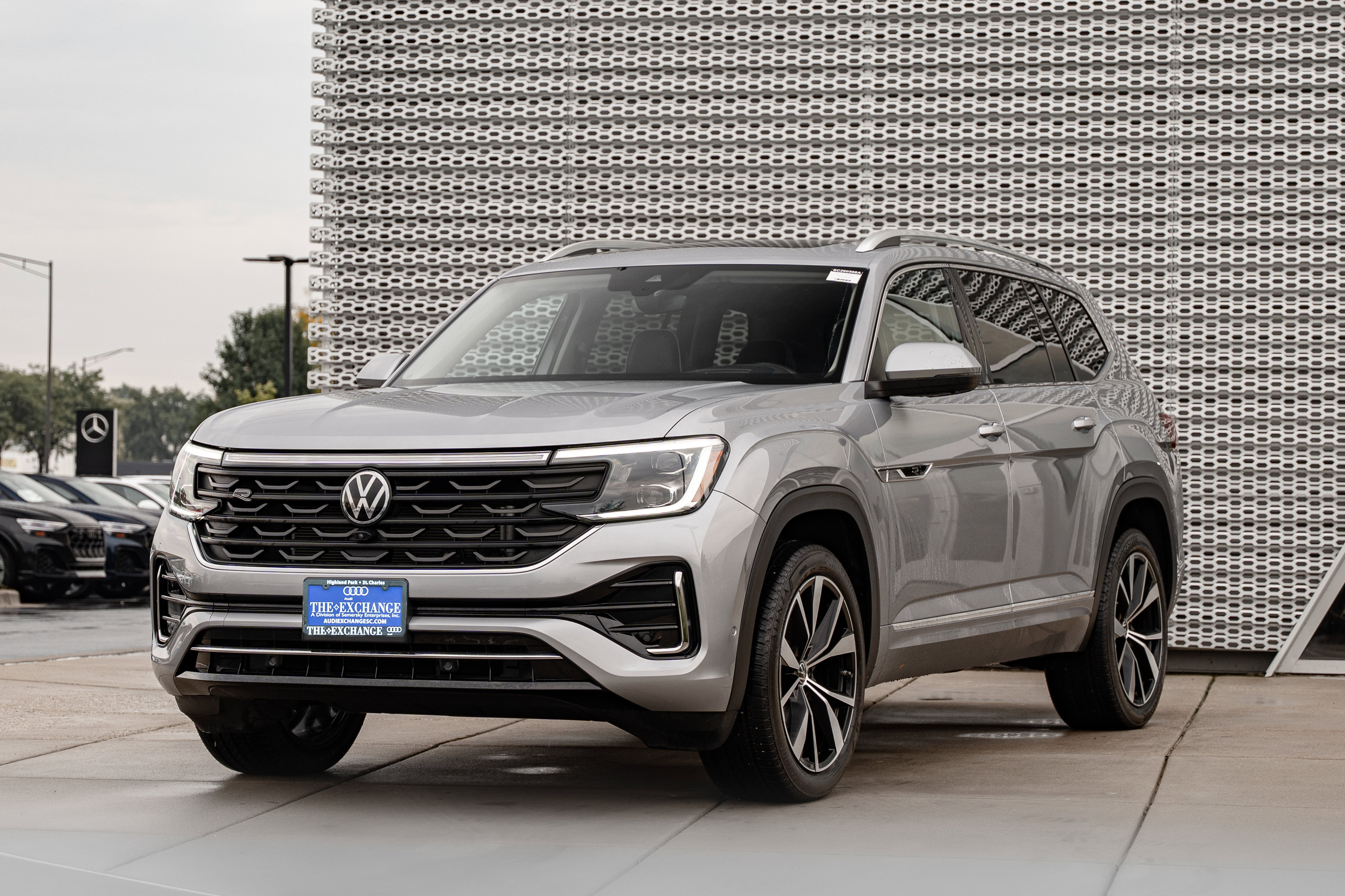 Used 2024 Volkswagen Atlas SEL Premium R-Line AWD/4WD image 7