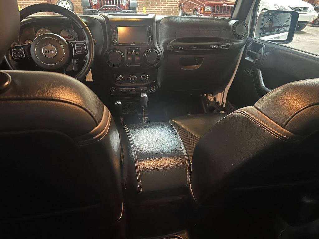 Used 2017 Jeep Wrangler Sahara AWD/4WD image 27